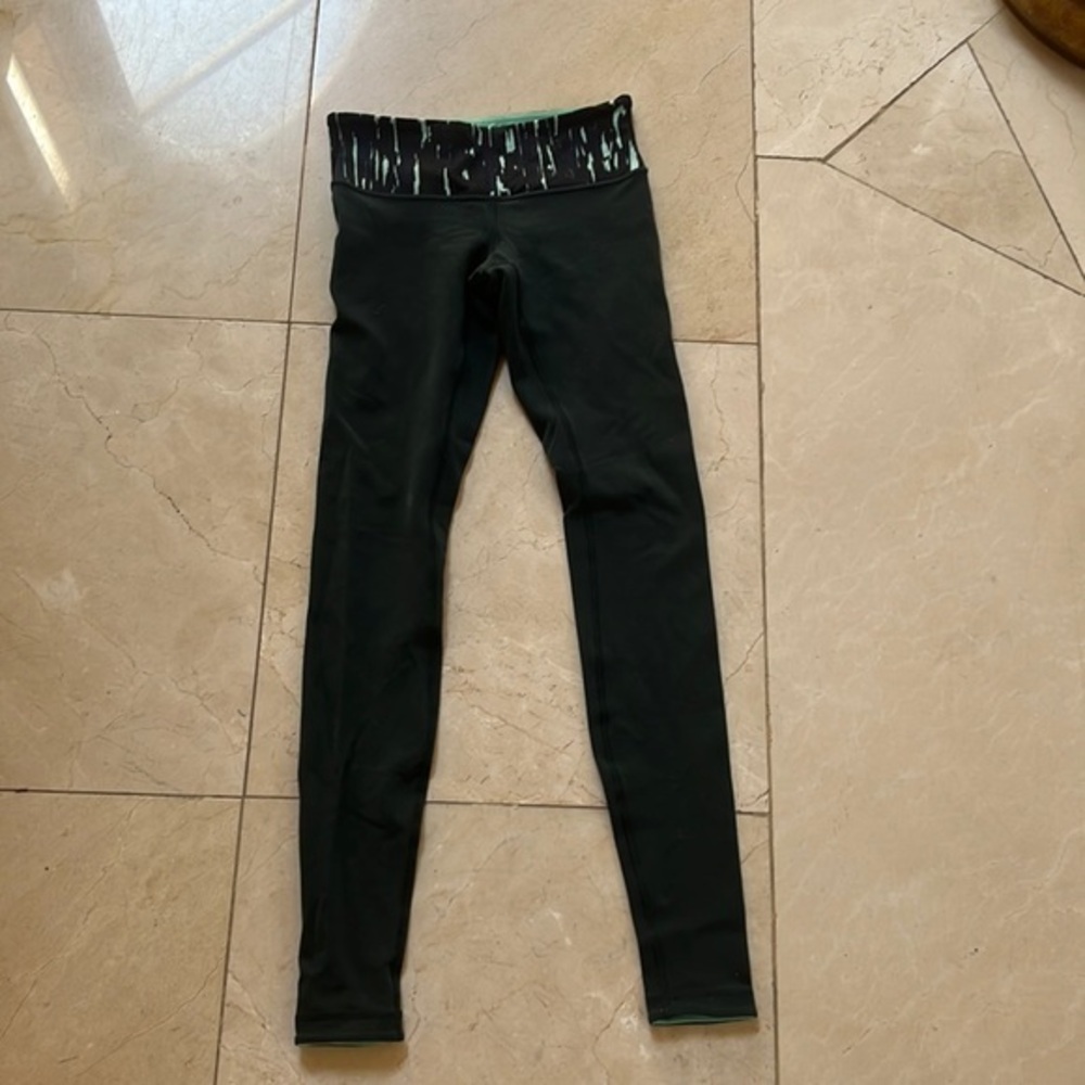 Lululemon leggings size 4 green color